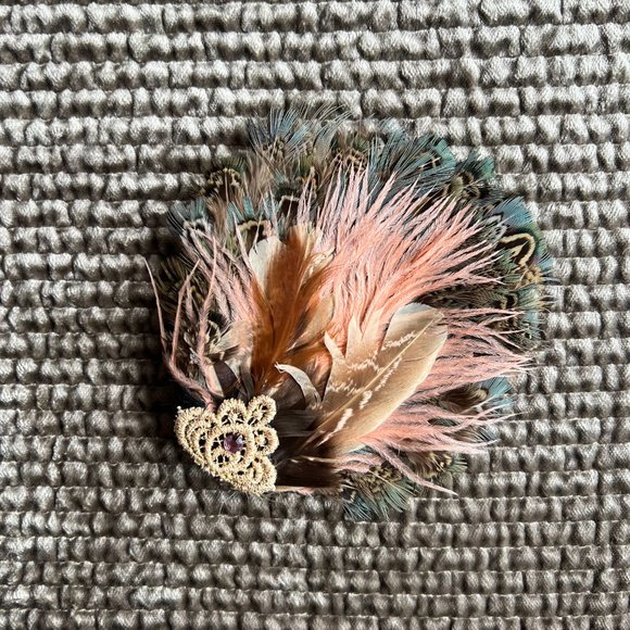 Bridal Hair Clip with Feathers - Picture 5 of 6